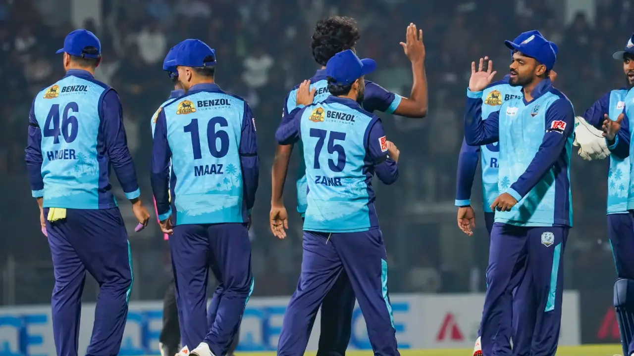 শেষ ওভারে হাসানের তিন উইকেট, হারের যন্ত্রণা ঘুচল নোয়াখালীর