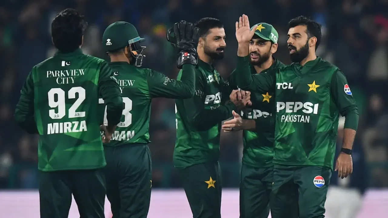 পাকিস্তানে অস্ট্রেলিয়ার ‘বি’ দল, ক্ষুব্ধ সাবেক ক্রিকেটাররা