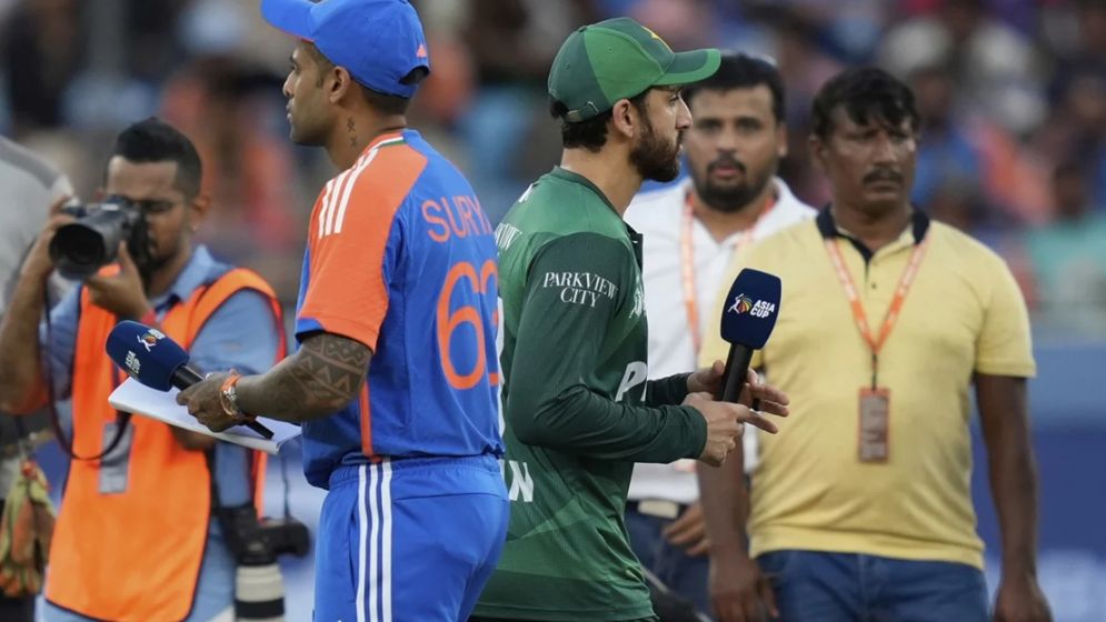 হ্যান্ডশেক নিয়ে ভারতকেই দুষলেন সঞ্জয়, ভিন্ন মত হরভজনের