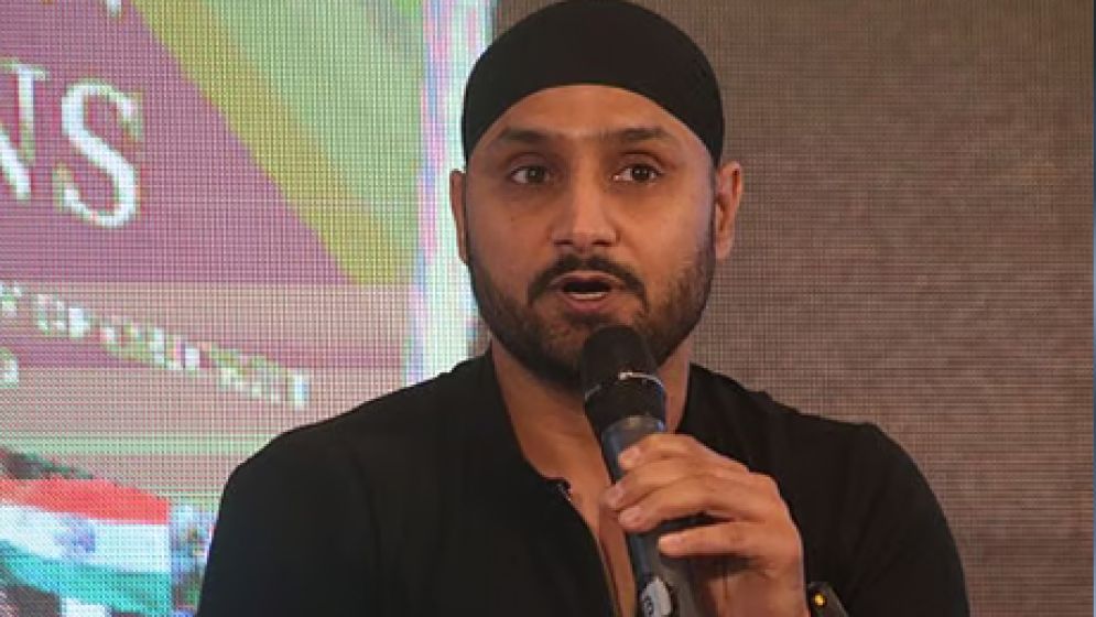 ভারত-পাক লড়াইয়ের প্রাক্কালে হ্যান্ডশেক ইস্যুতে সরব হরভজন
