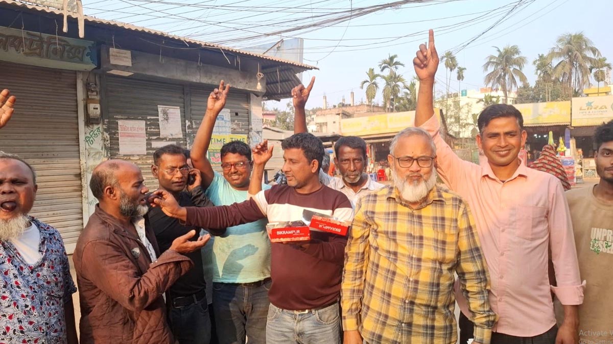 মন্ত্রী হওয়ায় ঠাকুরগাঁওয়ে ফখরুলের জন্য আনন্দোৎসব, হয় মিষ্টি বিতরণ