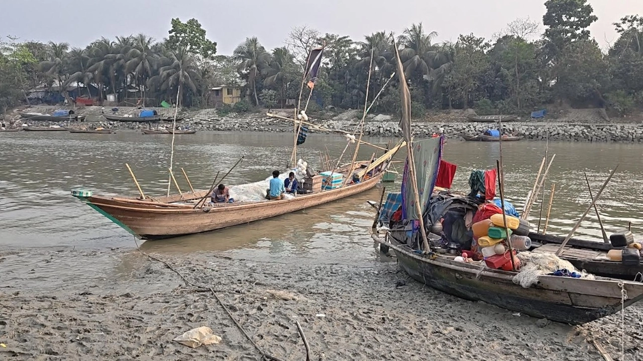 লক্ষ্মীপুরে জেলে কার্ড সংকট, সরকারি সুযোগ থেকে বঞ্চিত হাজারো পরিবার