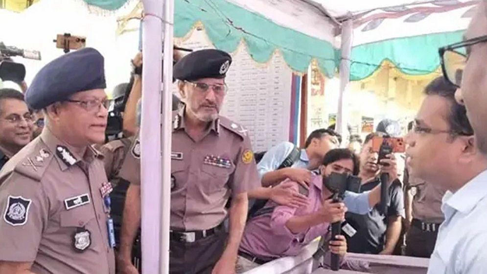 ঈদে বাসে বাড়তি ভাড়া লাগলেই জানান, কঠোর ব্যবস্থার হুঁশিয়ারি আইজিপির