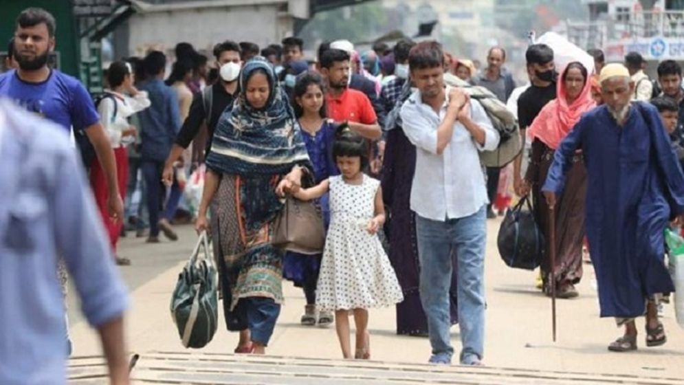 ঈদে ঘরমুখো মানুষের ঢল, অতিরিক্ত ভাড়ায় দুর্ভোগ