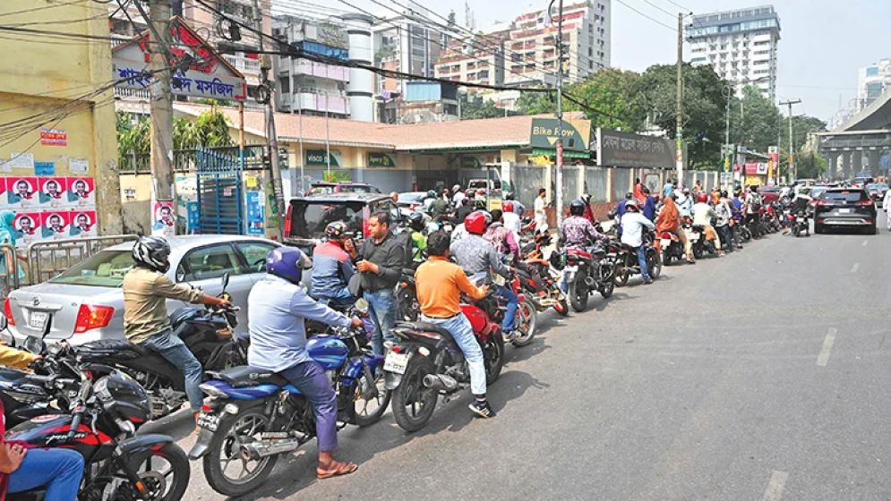 তেলের দাম বাড়তে থাকায় যেসব উপায়ে সাশ্রয় করবেন জ্বালানি
