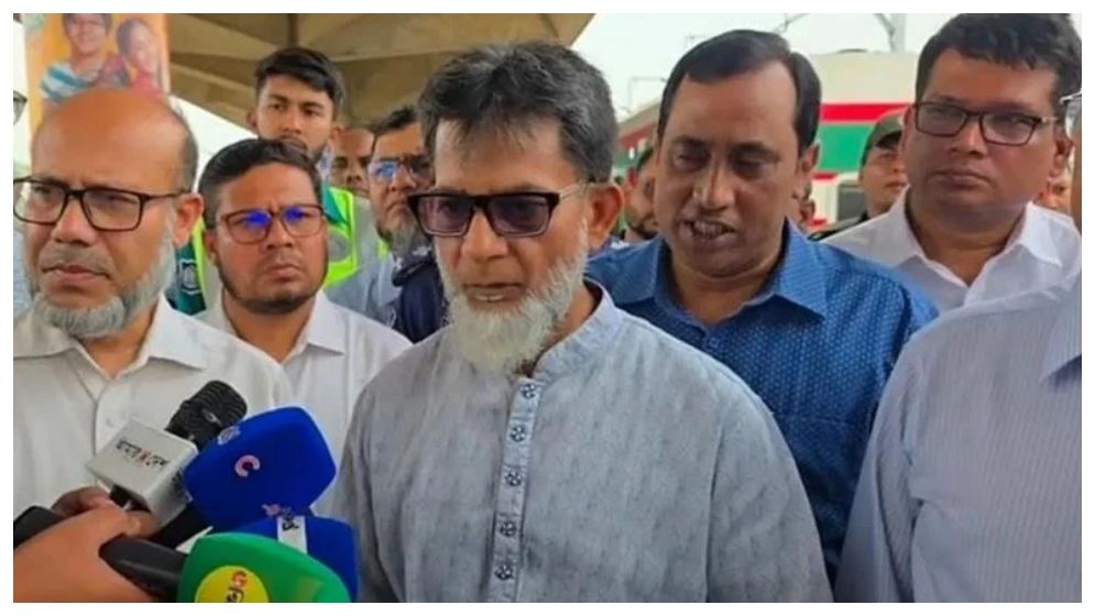 ট্রেনের টিকিট কালোবাজারি বন্ধে কঠোর ব্যবস্থা, সেবার মান বাড়ানোর ঘোষণা