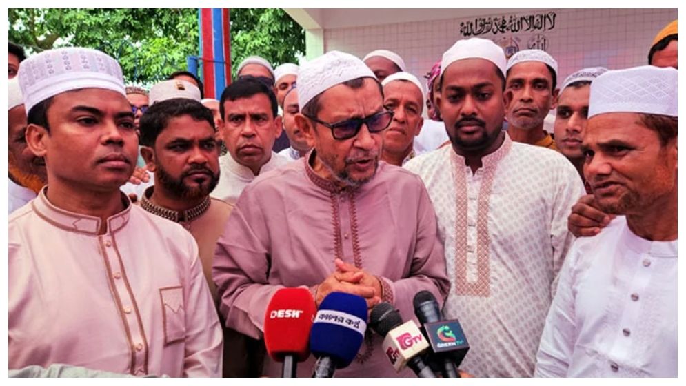 নরসিংদীতে ঈদের নামাজে স্বাস্থ্যমন্ত্রী, বাজার নিয়ন্ত্রণের দাবি