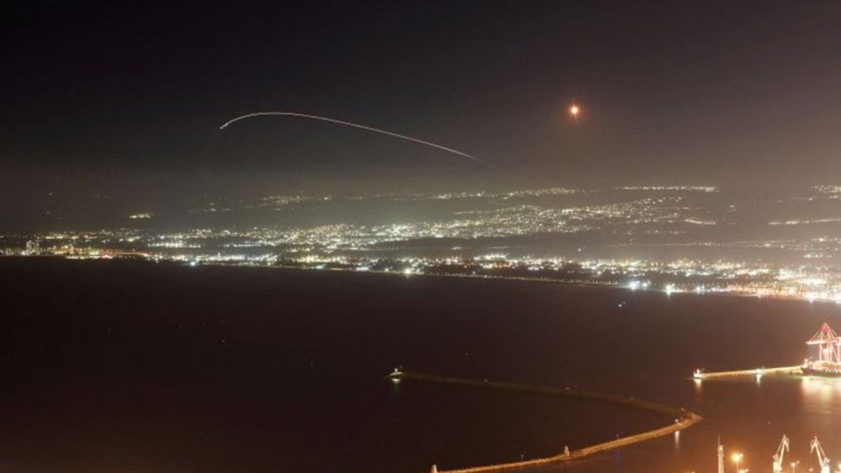 হিজবুল্লাহর ড্রোন হামলার জেরে বৈরুতে ইসরায়েলের বিমান হামলা