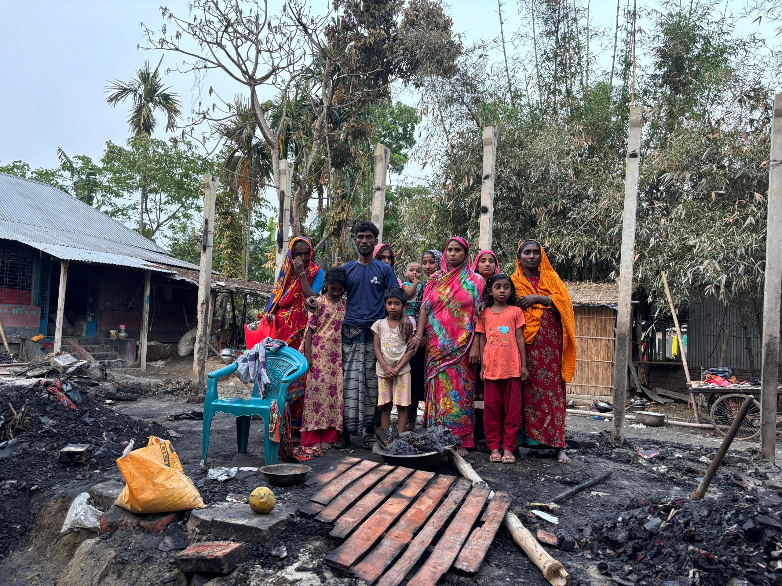 কালুখালীতে চুলার আগুনে পুড়ল তিন পরিবারের স্বপ্ন : সহায়তার আবেদন