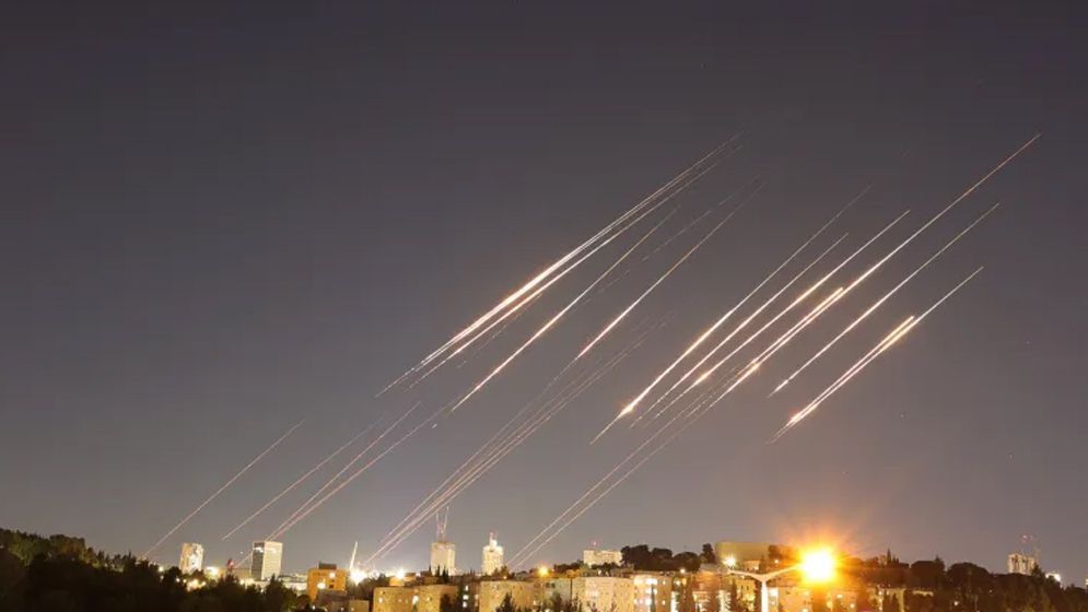 ইসরায়েলে ইরানের মিসাইল হামলা, উত্তরাঞ্চলে সাইরেন বাজানো হয়েছে