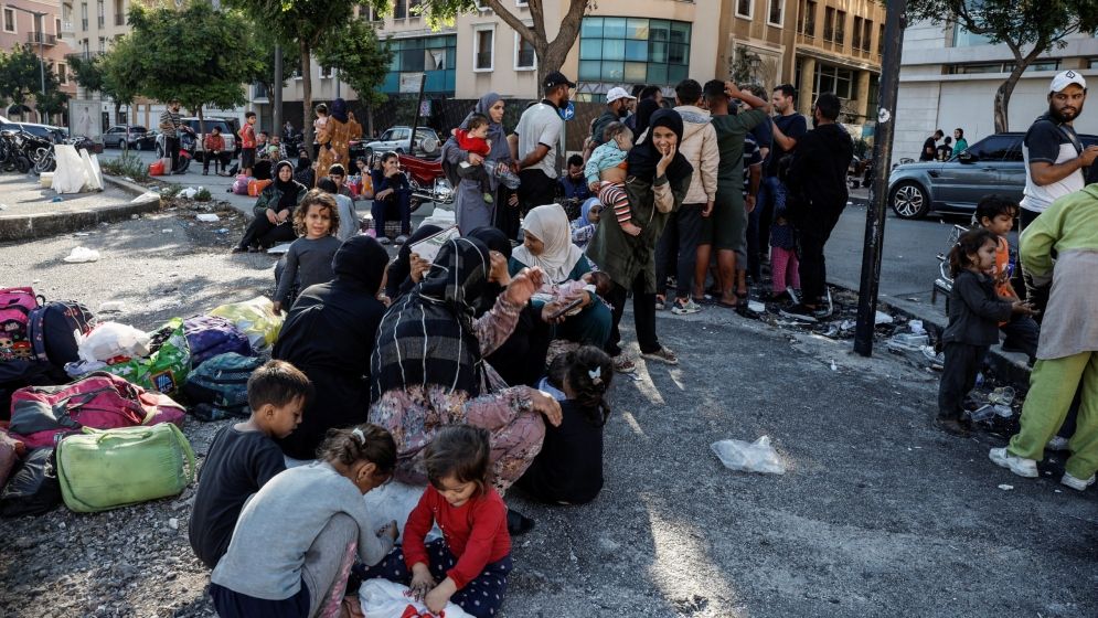 তীব্র বোমাবর্ষণে বৈরুতের দাহিয়েতে আতঙ্ক, বাস্তুচ্যুত হাজারো মানুষ