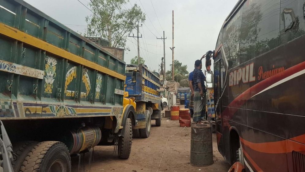 ঈদের আগে ঢাকা-টাঙ্গাইল মহাসড়কে তীব্র জ্বালানি সংকট, দুর্ভোগ চরমে