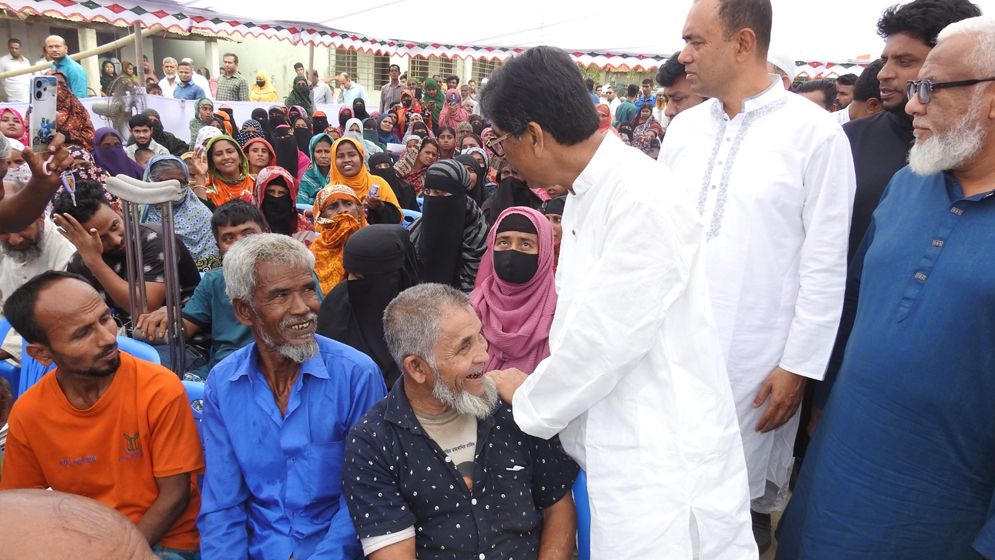 প্রাকৃতিক দুর্যোগে কৃষকদের পাশে দাঁড়াতে ফসল বীমা চালু হচ্ছে