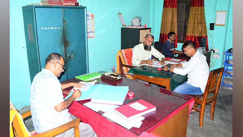 ঈদের দীর্ঘ ছুটি শেষে আগামীকাল খুলছে অফিস-আদালত