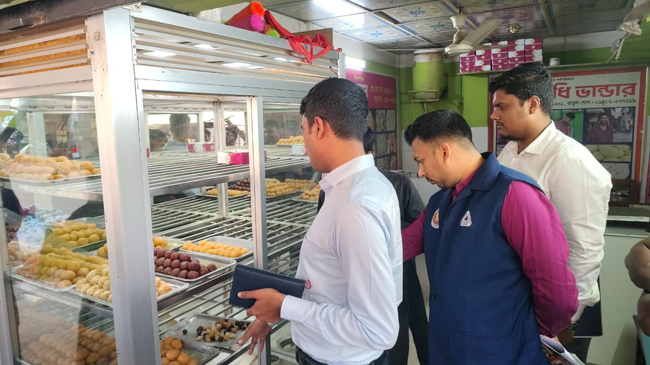 পাংশায় বিএসটিআই’র অভিযান, ২ প্রতিষ্ঠানকে জরিমানা