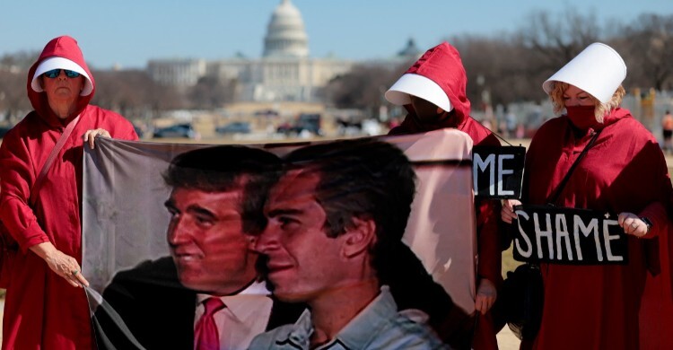 ইরান যুদ্ধের রণাঙ্গনে হারিয়ে যাচ্ছে এপস্টেইন ফাইলের আলোচনা