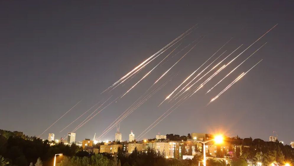 ইরানের ব্যালিস্টিক হামলায় কাঁপছে তেল আবিব, সর্বোচ্চ সতর্কতা জারি