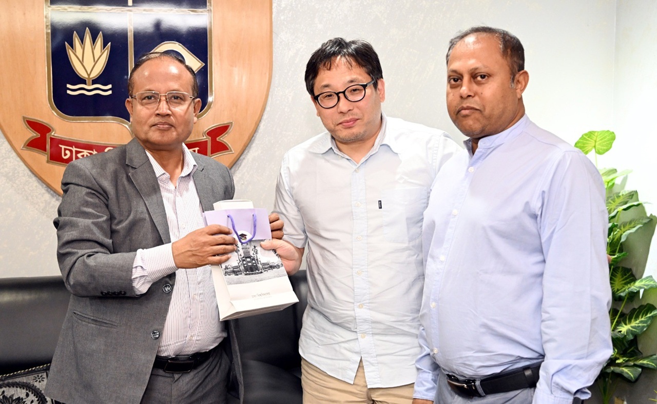 জাপানের সাথে যৌথ গবেষণায় জোর ঢাবি উপাচার্যের, আলোচনায় বায়ুদূষণ ও জলবায়ু