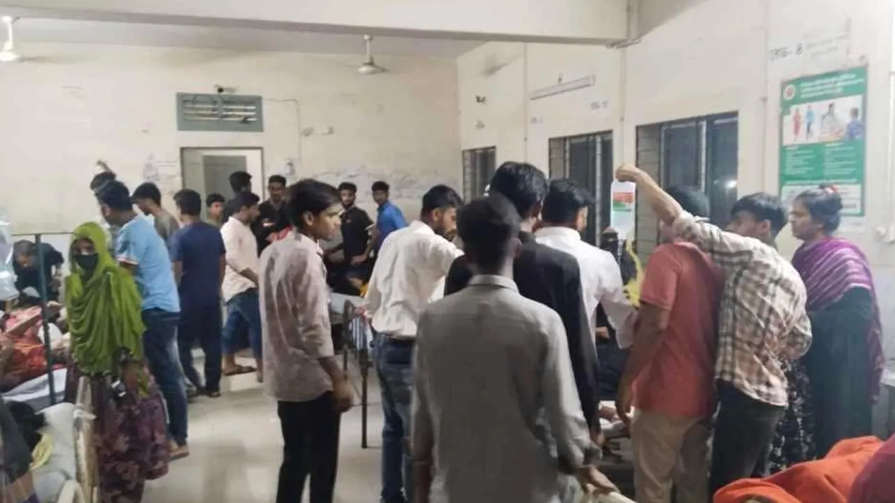 ইফতারে বিরিয়ানি খেয়ে অসুস্থ অর্ধশতাধিক শ্রমিক, হাসপাতালে ভর্তি