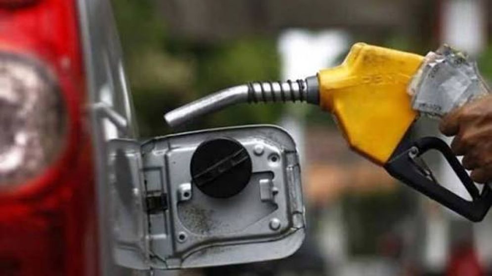 দেশে জ্বালানি তেলের পর্যাপ্ত মজুত, গুজবে কান দেবেন না: সরকার