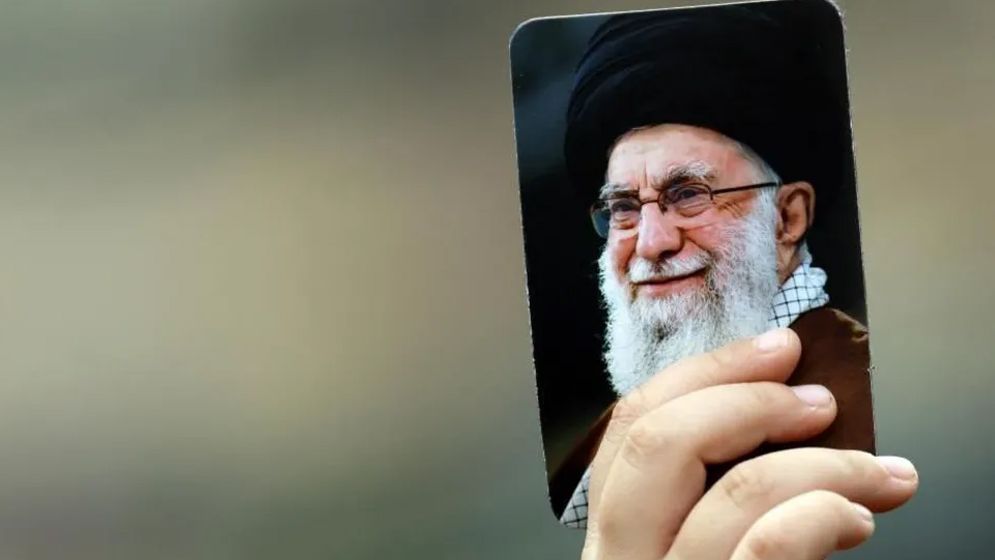 খামেনির মৃত্যুতে ইরানে ক্ষমতার দায়াদের খোঁজ, পাল্টা হামলা অব্যাহত