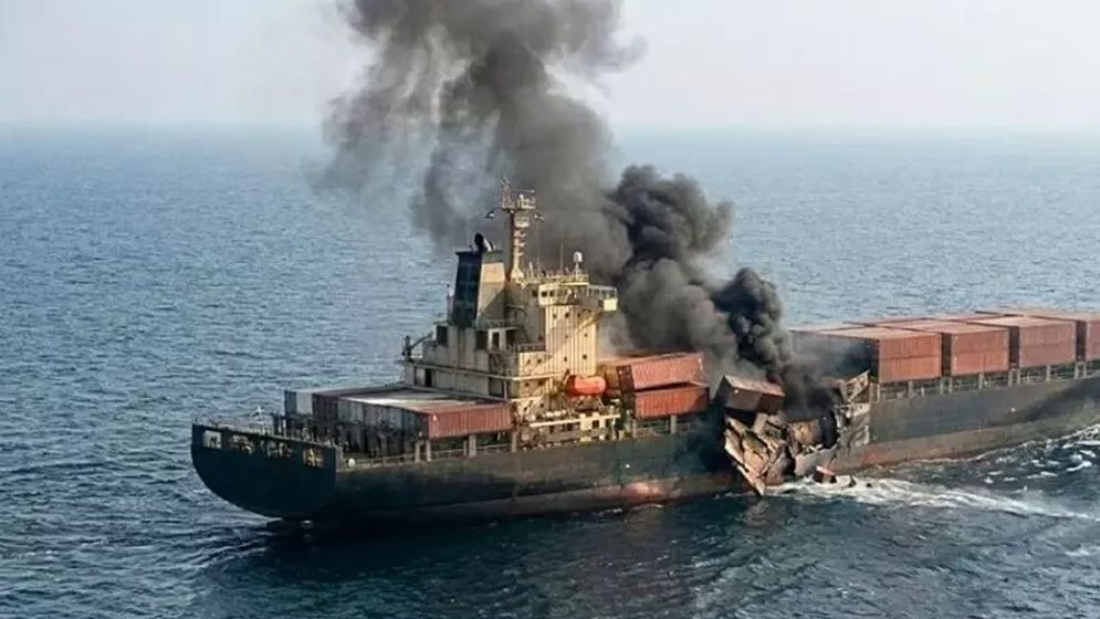 কুয়েত সাগরে ট্যাংকারে ভয়াবহ বিস্ফোরণ, তেল লিকেজের শঙ্কা