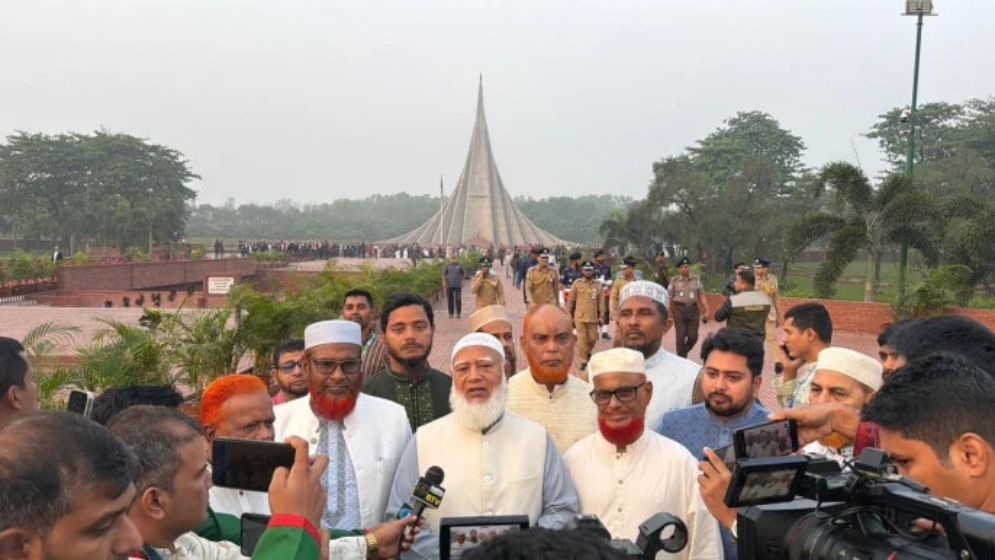 স্বাধীনতা ও সার্বভৌমত্ব টিকে থাকুক: স্মৃতিসৌধে শফিকুর রহমানের শ্রদ্ধা
