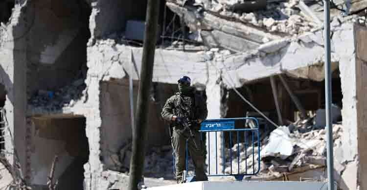 তেল আবিবে ইরানের ব্যাপক হামলা, বিস্ফোরণে কেঁপে উঠল শহর