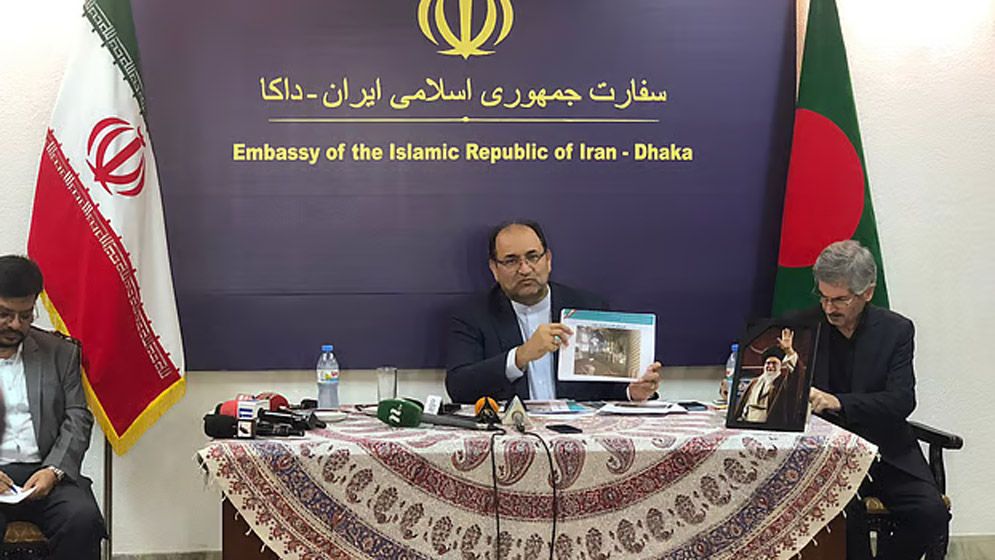 ইরান যুদ্ধ থেকে পালার পথ খুঁজছেন ট্রাম্প: জলিল রহিমি