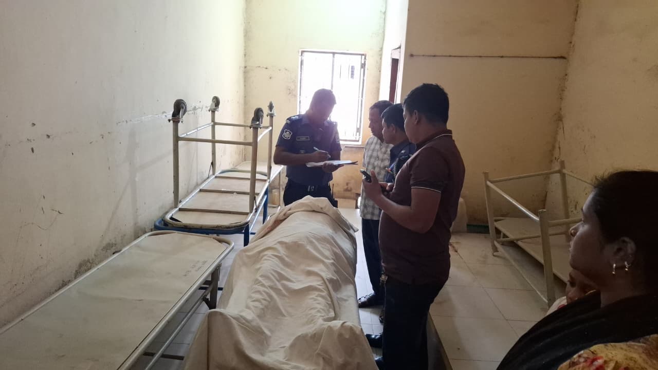 রাজবাড়ী‌তে গলায় ওড়না পেঁ‌চি‌য়ে নারীর মৃত‌্যু