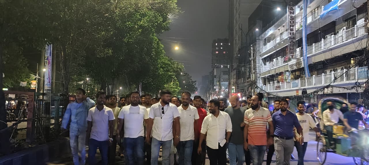 নিউমার্কেটে নিষিদ্ধ আওয়ামী লীগের বিরুদ্ধে ছাত্রদলের বিক্ষোভ