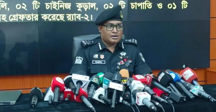 ছিনতাইকারী চক্রের মূলহোতাসহ আটক ৮, আইনের ঊর্ধ্বে কেউ নয়: র‍্যাব
