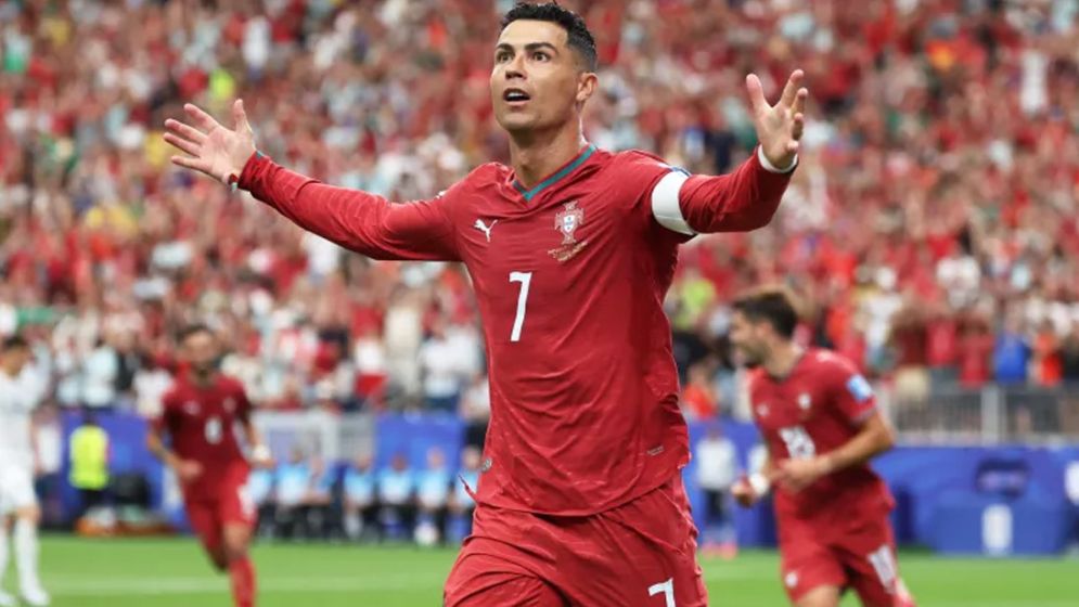 রোনালদোর জোড়া গোলে উজবেকিস্তান ধস, গড়লেন ৬ বিশ্বরেকর্ড