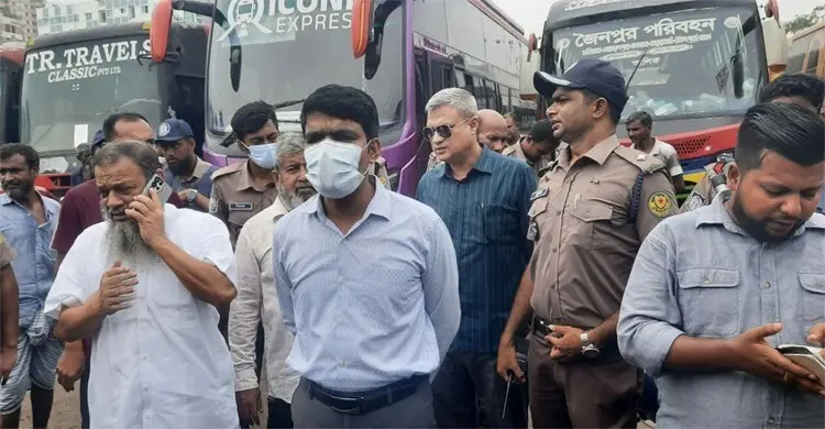 সায়েদাবাদে ডিএসসিসির অভিযান: গুণতে হলো ১০ হাজার টাকা