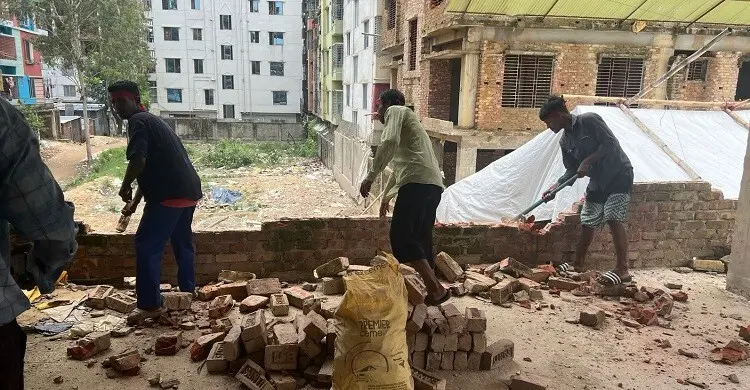 কল্পলোকে চউকের অভিযান: ৮ স্থাপনা সিলগালা, ১৩ লাখ জরিমানা