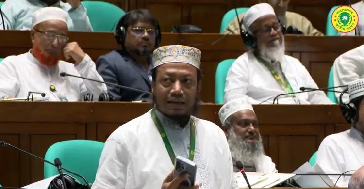 সংসদে ভুল বোঝালেন আমির হামজা, স্বরাষ্ট্রমন্ত্রীকে ধন্যবাদ