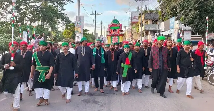 সাড়ে তেরোশো বছর ধরে চলে আসছে গড়পাড়া ইমামবাড়ির মহররমের মিছিল