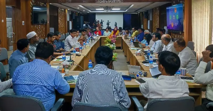 বজ্রপাতে মৃত্যুরোধে ১৫ জেলায় ৬ হাজারের বেশি বজ্রনিরোধক স্থাপনের উদ্যোগ