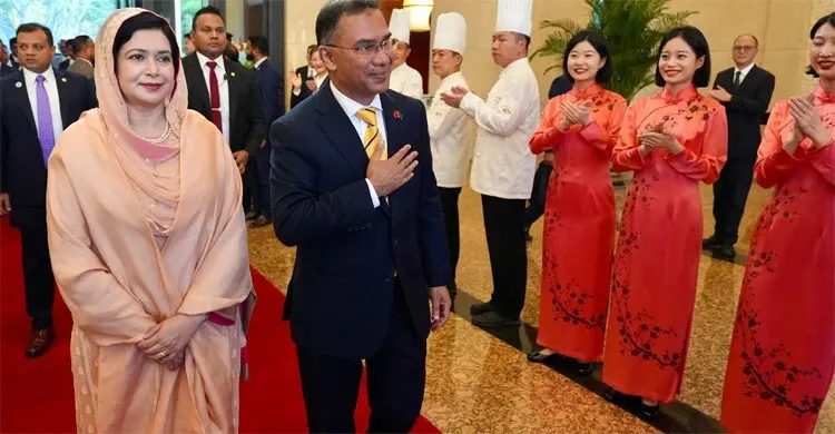বেইজিংয়ে পৌঁছালেন প্রধানমন্ত্রী তারেক রহমান, লালগালিচা সংবর্ধনা