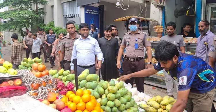 রাজধানীর নিউমার্কেটে ২০০ স্থাপনা উচ্ছেদ, জরিমানা আদায় ৪০ হাজার টাকার