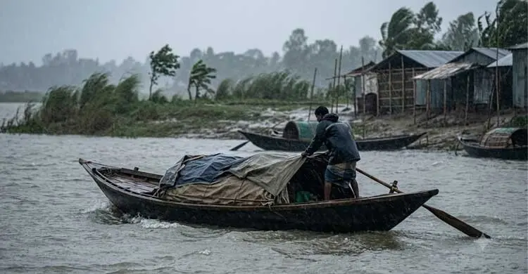রাজধানীসহ ১৯ জেলায় ঝড়-বৃষ্টির সম্ভাবনা, নদীবন্দরে ১ নম্বর সতর্কতা
