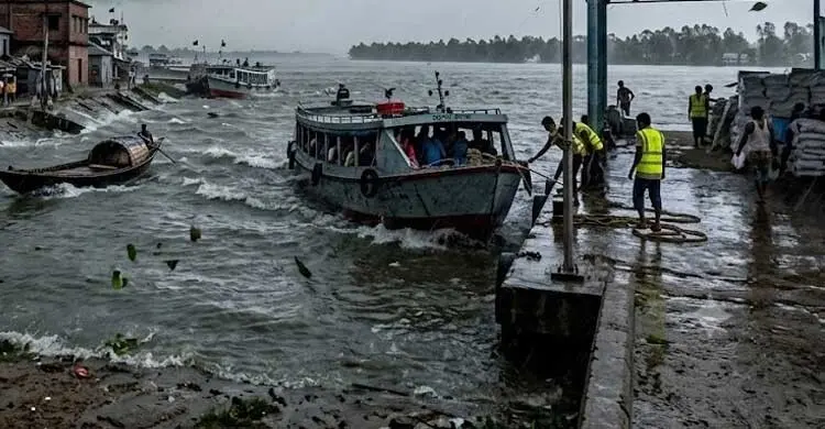 ৮ অঞ্চলে ঝোড়ো হাওয়াসহ বৃষ্টির পূর্বাভাস, নদীবন্দরে ১ নম্বর সংকেত