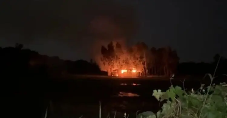 মাদকের আস্তানায় পটিয়াবাসীর আগুন, আটক এক মাদককারবারি
