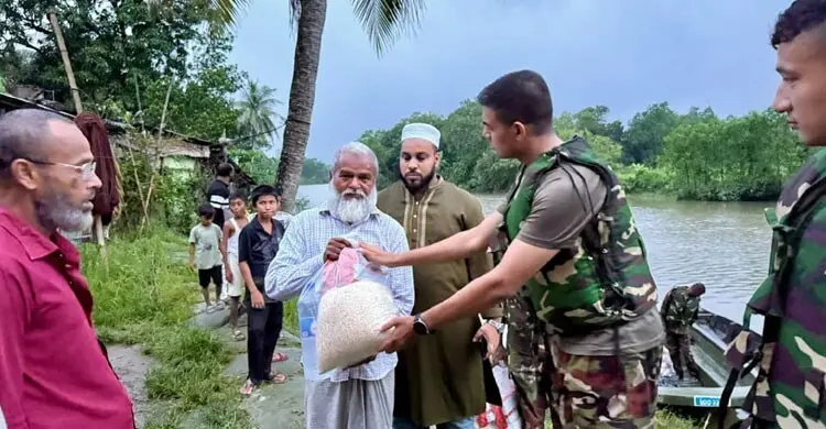 চট্টগ্রামে বন্যার্ত ৪ লাখ মানুষ, ৭ উপজেলায় উদ্ধার তৎপরতায় সেনাবাহিনী
