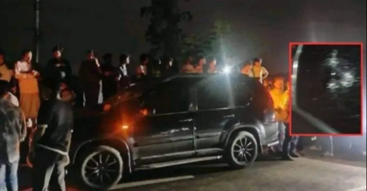 হাটহাজারীতে চলন্ত গাড়িতে গুলিবর্ষণ, অল্পের জন্য প্রাণে বাঁচলেন ব্যবসায়ী