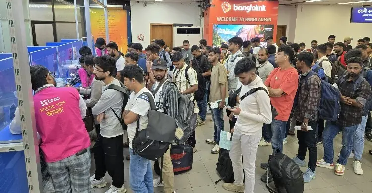কম্বোডিয়ার স্ক্যাম কম্পাউন্ড থেকে উদ্ধার ১০৯ বাংলাদেশি দেশে ফিরলেন