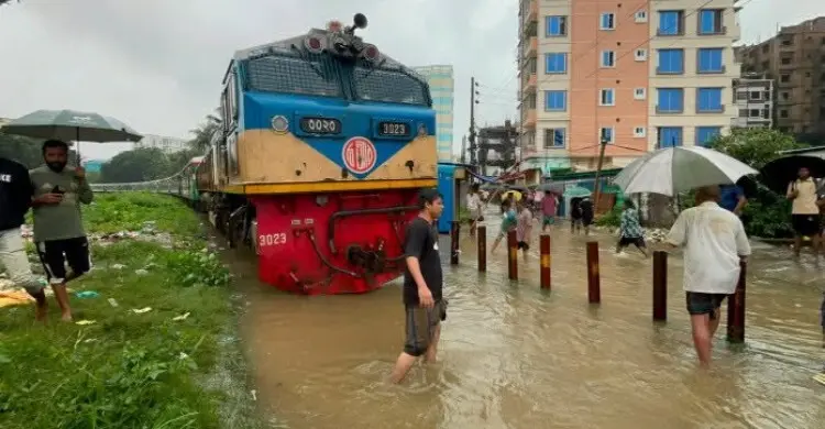 পাহাড়ি ঢলে রেললাইন ডুবে যাওয়ায় বন্ধ কক্সবাজার রুটের ট্রেন