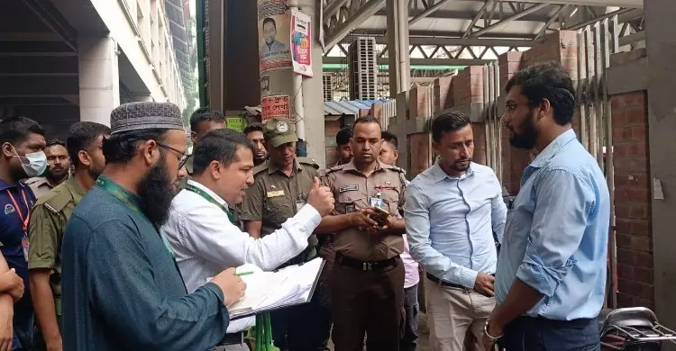 শাহবাগ মেট্রোতে অবৈধ স্থাপনা উচ্ছেদ, জরিমানা আদায়