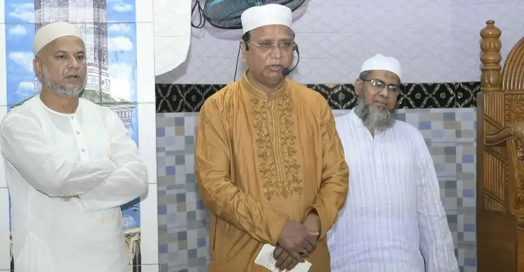 ডিএসসিসির সাত দিনের ক্র্যাশ প্রোগ্রাম: কামরাঙ্গীরচরে মশা নিধন অভিযান