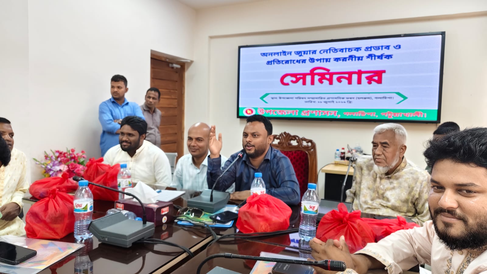 গলাচিপায় অনলাইন জুয়া প্রতিরোধে করণীয় বিষয়ক সেমিনার অনুষ্ঠিত